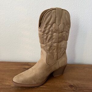 UNIONBAY Dolly Light Tan Faux Suede Western Boots Size 7.5